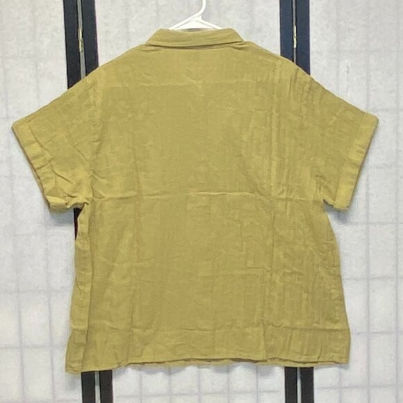 Universal Thread Short Cuff Sleeve Collared Button Front Light Shirt Olive NWT - Picture 2 of 9